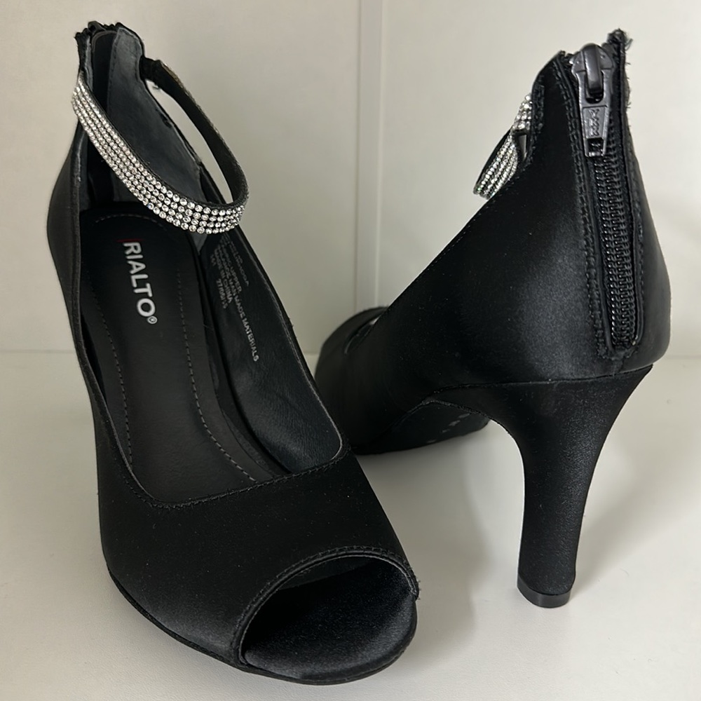NIB Rialto satin jeweled heels size 8